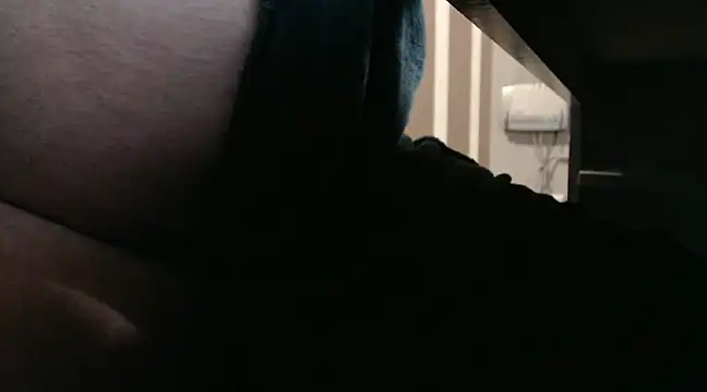Snapshot of suedel65 chatting on December 23, 3:07 am suedel65 online show from December 23, 3:07 am
