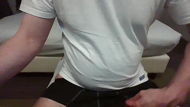 Snapshot of alessex24 chatting on March 6, 11:31 pm alessex24 online show from March 6, 11:31 pm