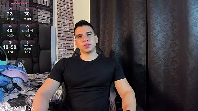 Snapshot of leyton_flex chatting on February 7, 12:20 am leyton flex online show from February 7, 12:20 am
