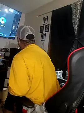 yellowwetfox online show from December 29, 2:38 am