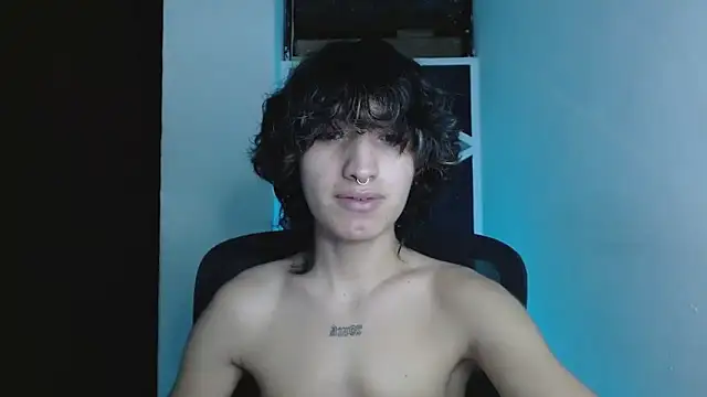 littlextreme online show from June 17, 1:51 am
