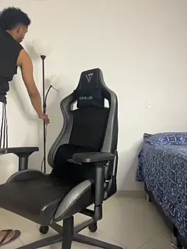 steven smith05 online show from October 7, 1:32 am