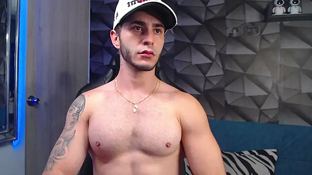 Snapshot of Latino_stud4u chatting on October 17, 1:31 am Latino stud4u online show from October 17, 1:31 am