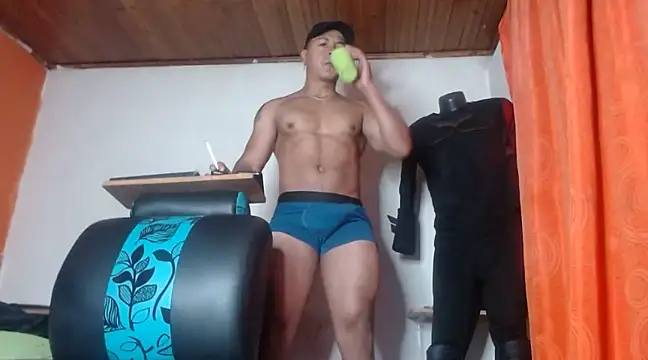 Snapshot of Black_hot266 chatting on February 6, 1:21 pm Black hot266 online show from February 6, 1:21 pm