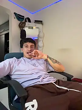strongboy  online show from May 23, 6:02 pm