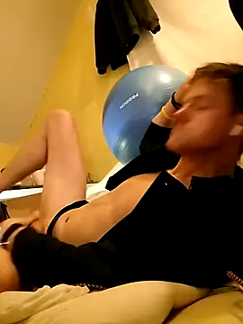 Snapshot of londonfuckwhore1 chatting on December 24, 7:39 am londonfuckwhore1 online show from December 24, 7:39 am