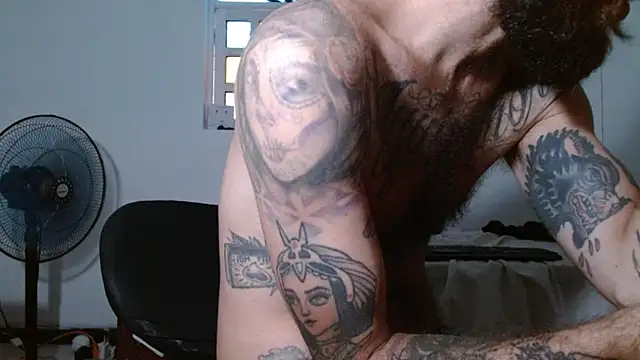 Snapshot of Tatted21xxx chatting on October 5, 7:51 pm Tatted21xxx online show from October 5, 7:51 pm