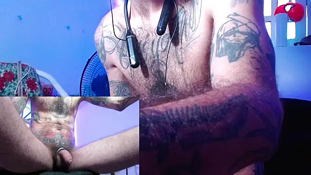 Snapshot of Tatted21xxx chatting on September 30, 6:00 pm Tatted21xxx online show from September 30, 6:00 pm