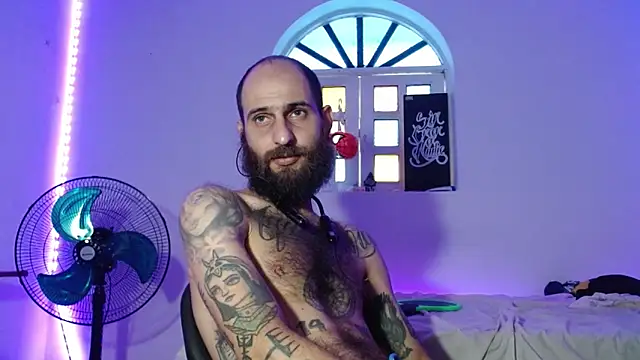 Snapshot of Tatted21xxx chatting on October 9, 6:46 pm Tatted21xxx online show from October 9, 6:46 pm
