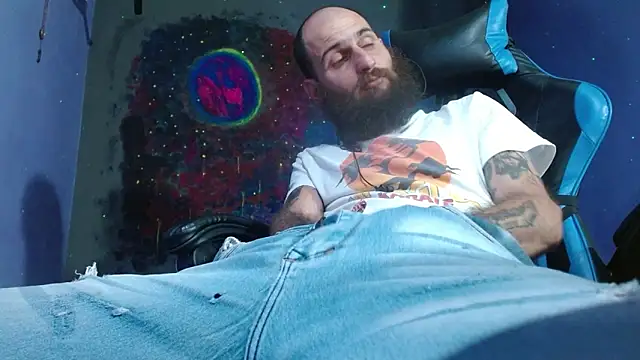 Snapshot of Tatted21xxx chatting on January 29, 1:37 am Tatted21xxx online show from January 29, 1:37 am