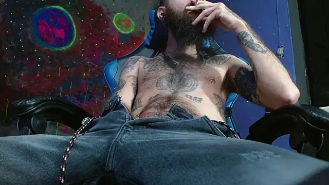 Snapshot of Tatted21xxx chatting on January 21, 8:33 am Tatted21xxx online show from January 21, 8:33 am
