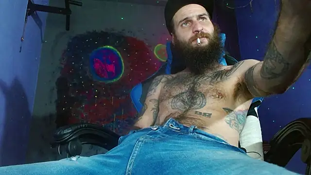 Snapshot of Tatted21xxx chatting on February 19, 3:28 am Tatted21xxx online show from February 19, 3:28 am