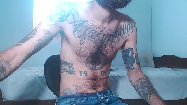 Snapshot of Tatted21xxx chatting on September 28, 3:32 pm Tatted21xxx online show from September 28, 3:32 pm