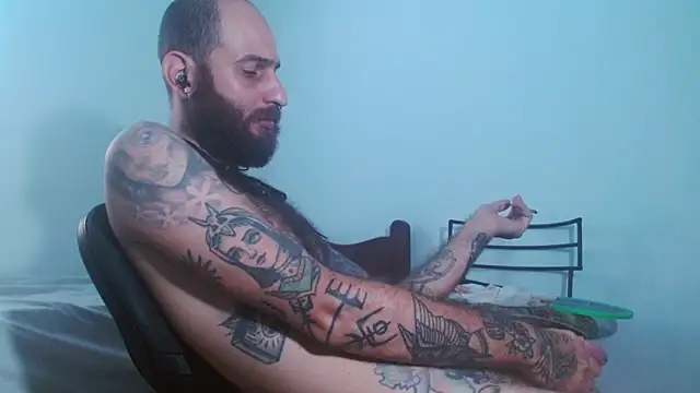 Snapshot of Tatted21xxx chatting on September 27, 3:32 pm Tatted21xxx online show from September 27, 3:32 pm