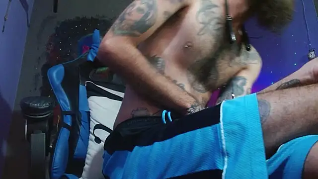 Snapshot of Tatted21xxx chatting on December 29, 2:10 pm Tatted21xxx online show from December 29, 2:10 pm