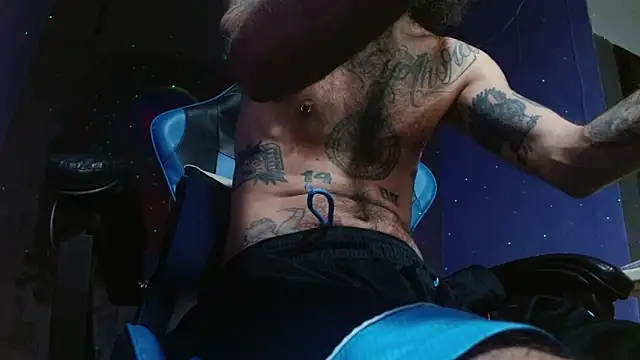 Snapshot of Tatted21xxx chatting on December 14, 6:35 am Tatted21xxx online show from December 14, 6:35 am