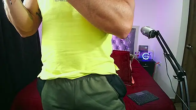 aronsmith69 online show from April 13, 1:39 am