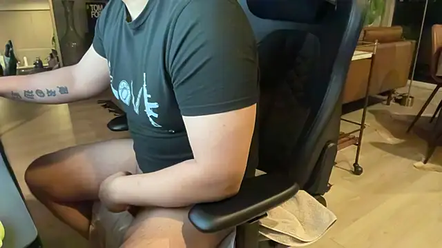 HungandThickLatin online show from January 24, 12:31 pm