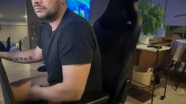 HungandThickLatin online show from January 3, 6:22 am