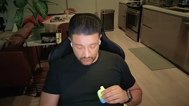 HungandThickLatin online show from September 27, 1:58 am