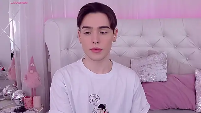 Snapshot of RobbyCharming chatting on January 11, 7:38 pm RobbyCharming online show from January 11, 7:38 pm