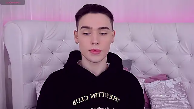Snapshot of RobbyCharming chatting on March 7, 7:38 pm RobbyCharming online show from March 7, 7:38 pm