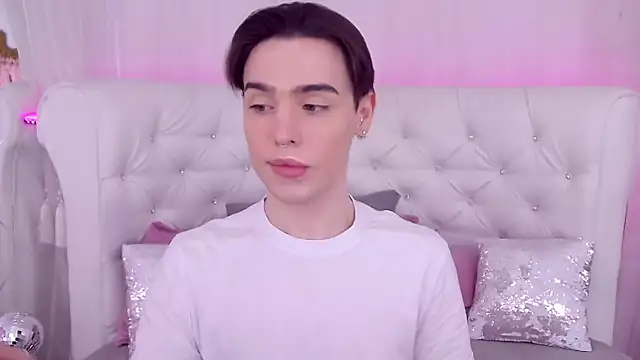 Snapshot of RobbyCharming chatting on February 24, 7:41 pm RobbyCharming online show from February 24, 7:41 pm