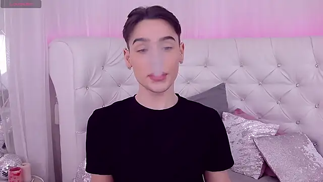Snapshot of RobbyCharming chatting on March 6, 7:32 pm RobbyCharming online show from March 6, 7:32 pm