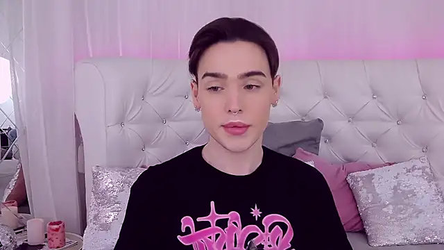 Snapshot of RobbyCharming chatting on February 8, 7:38 pm RobbyCharming online show from February 8, 7:38 pm