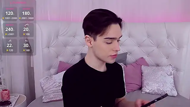 Snapshot of RobbyCharming chatting on March 16, 7:38 pm RobbyCharming online show from March 16, 7:38 pm