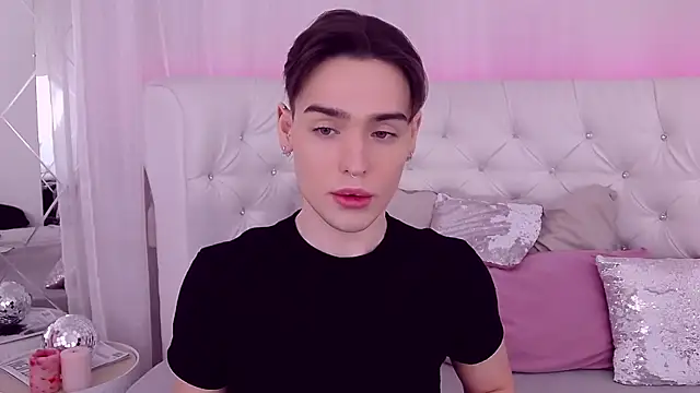 Snapshot of RobbyCharming chatting on January 24, 7:39 pm RobbyCharming online show from January 24, 7:39 pm
