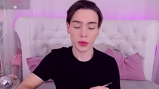 Snapshot of RobbyCharming chatting on December 8, 6:39 pm RobbyCharming online show from December 8, 6:39 pm
