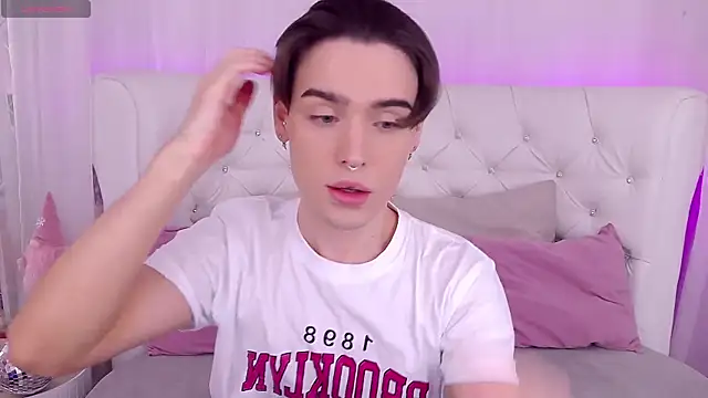 Snapshot of RobbyCharming chatting on December 9, 6:41 pm RobbyCharming online show from December 9, 6:41 pm