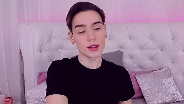 Snapshot of RobbyCharming chatting on February 6, 7:51 pm RobbyCharming online show from February 6, 7:51 pm