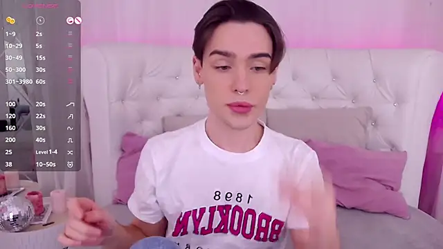 Snapshot of RobbyCharming chatting on December 7, 6:48 pm RobbyCharming online show from December 7, 6:48 pm