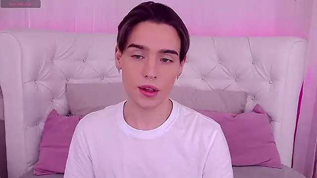 Snapshot of RobbyCharming chatting on December 2, 6:41 pm RobbyCharming online show from December 2, 6:41 pm