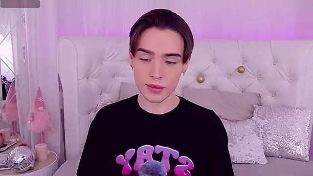 Snapshot of RobbyCharming chatting on December 15, 6:48 pm RobbyCharming online show from December 15, 6:48 pm