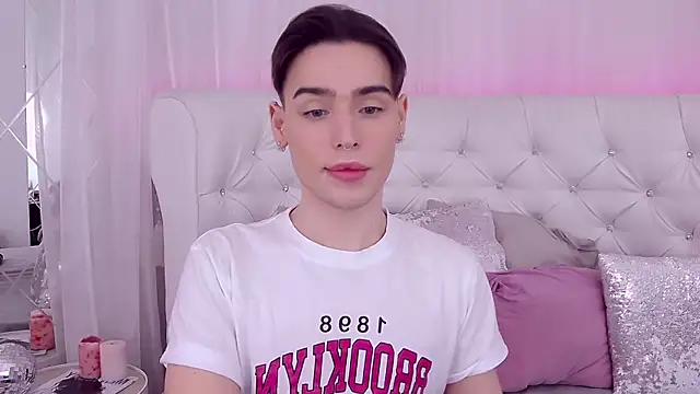 Snapshot of RobbyCharming chatting on January 19, 7:47 pm RobbyCharming online show from January 19, 7:47 pm