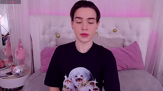 Snapshot of RobbyCharming chatting on December 13, 6:49 pm RobbyCharming online show from December 13, 6:49 pm