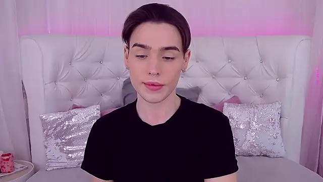 Snapshot of RobbyCharming chatting on February 15, 7:39 pm RobbyCharming online show from February 15, 7:39 pm