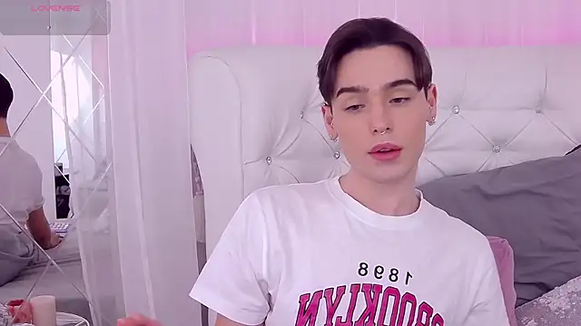 Snapshot of RobbyCharming chatting on February 21, 7:54 pm RobbyCharming online show from February 21, 7:54 pm