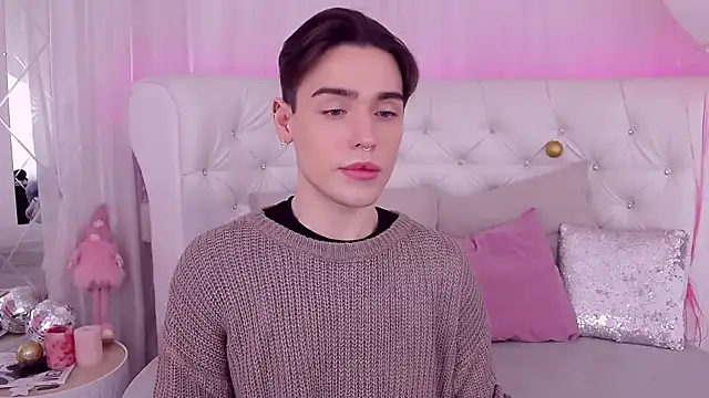 Snapshot of RobbyCharming chatting on December 28, 7:54 pm RobbyCharming online show from December 28, 7:54 pm