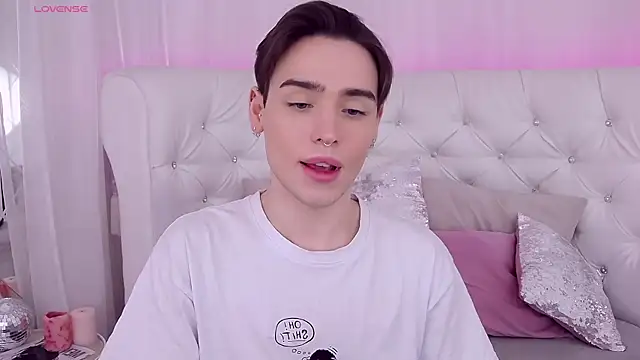 Snapshot of RobbyCharming chatting on January 12, 7:42 pm RobbyCharming online show from January 12, 7:42 pm