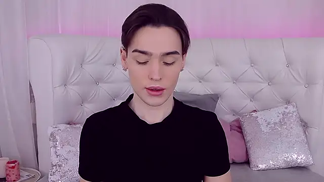 Snapshot of RobbyCharming chatting on February 14, 7:44 pm RobbyCharming online show from February 14, 7:44 pm