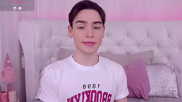 Snapshot of RobbyCharming chatting on January 8, 7:56 pm RobbyCharming online show from January 8, 7:56 pm