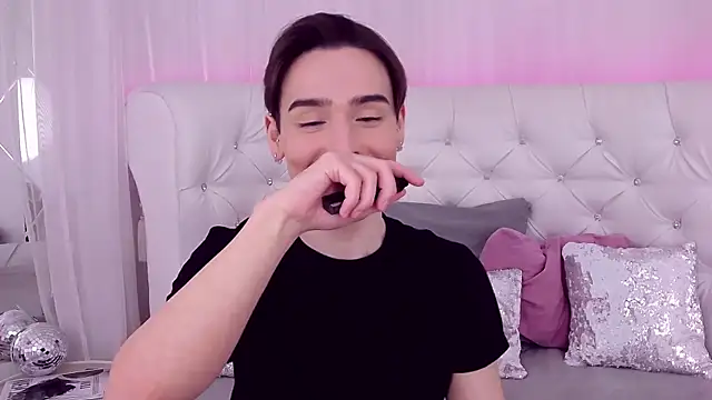 Snapshot of RobbyCharming chatting on March 1, 7:48 pm RobbyCharming online show from March 1, 7:48 pm