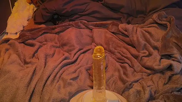 shyguy728683 online show from April 6, 9:26 pm