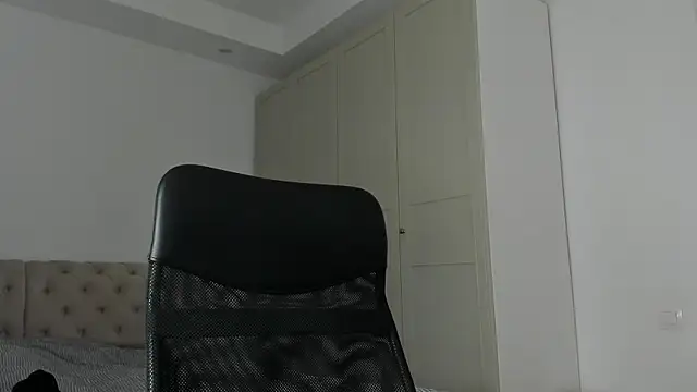 MichaelMasterss online show from April 16, 9:39 pm