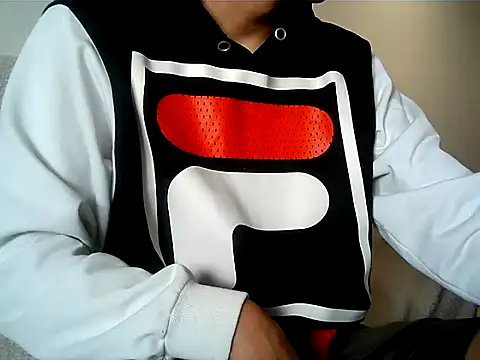 Snapshot of axeldaviid chatting on February 25, 4:10 pm axeldaviid online show from February 25, 4:10 pm