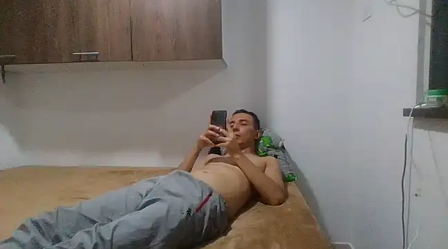 Snapshot of axeldaviid chatting on March 14, 1:48 am axeldaviid online show from March 14, 1:48 am